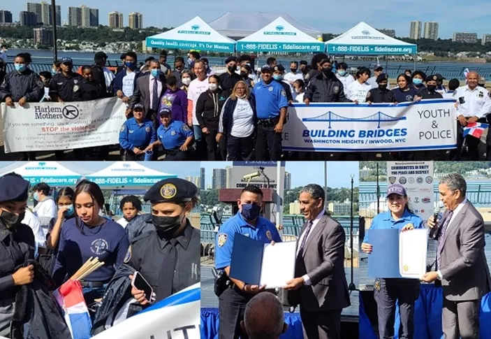 Policías y comunidad caminan juntos en Alto Manhattan