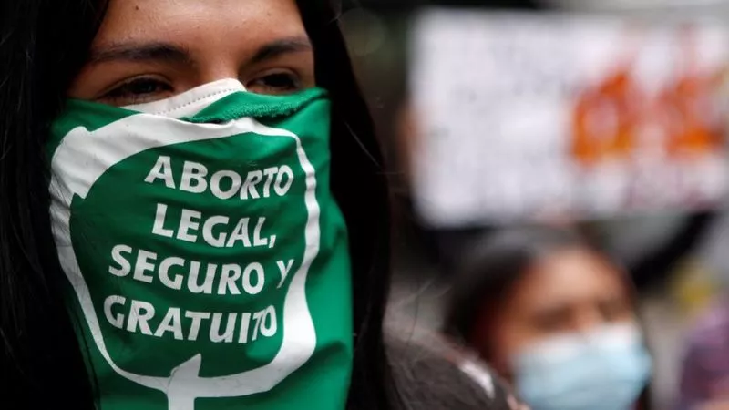 La injerencia de la Iglesia católica en la decisión judicial de interrumpir el embarazo de la niña de 11 años generó protestas en Bolivia.