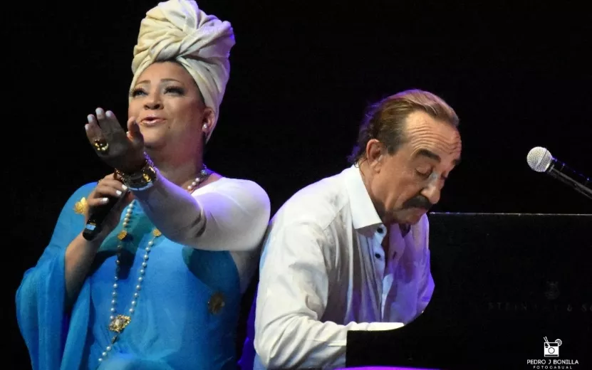 Diomary La Mala junto a Raúl Di Blasio en el Teatro Nacional.