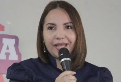 Gobernadora Jacqueline Fernández preside comité.