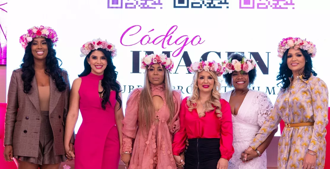 Carmen Báez, Tania Medina, Yulissa Paredes, Fanny Díaz, Esperanza Rodríguez y Mildia Francisco.
