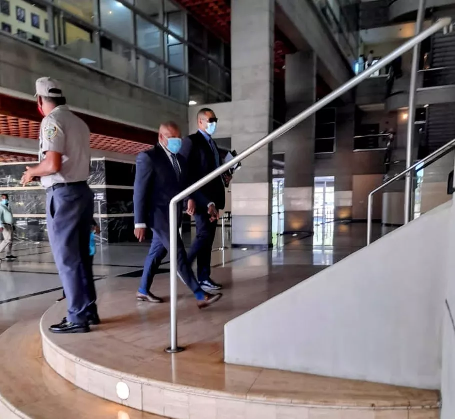 Adan Peguero a su llegada a la Procuraduria