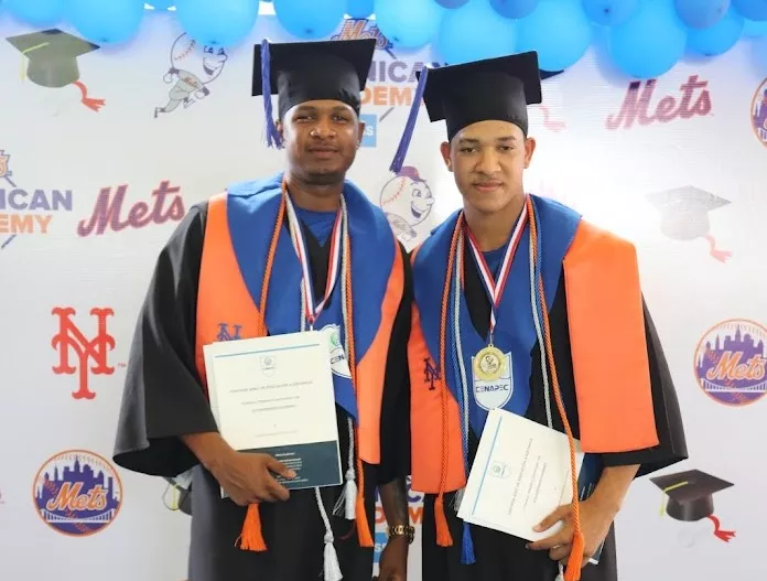 Dos de los estudiantes meritorios Daison Maquier Acosta Féliz, Jawilme Ramirez de los Santos