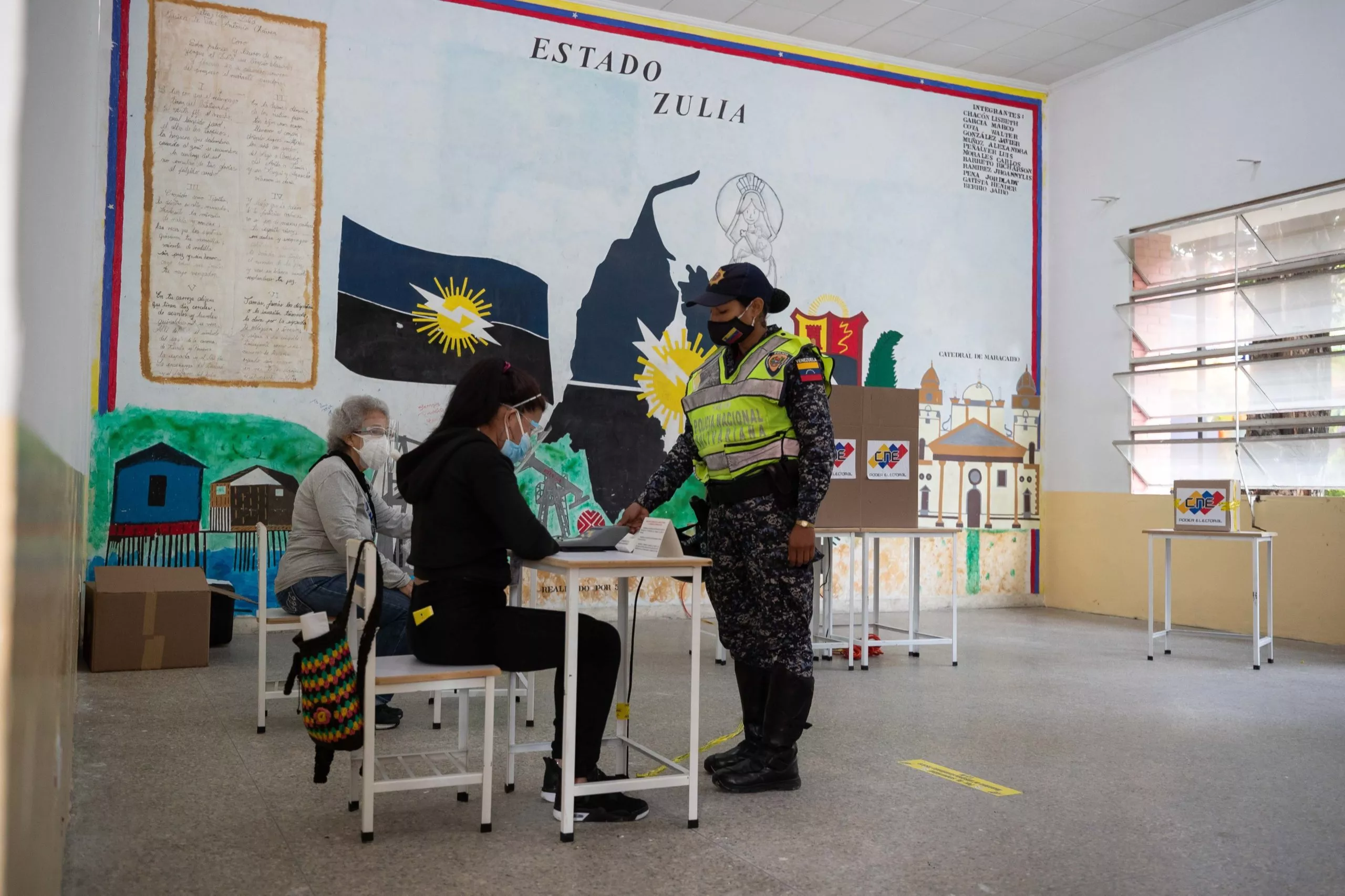 Abren los primeros centros de votación en Venezuela para regionales y locales