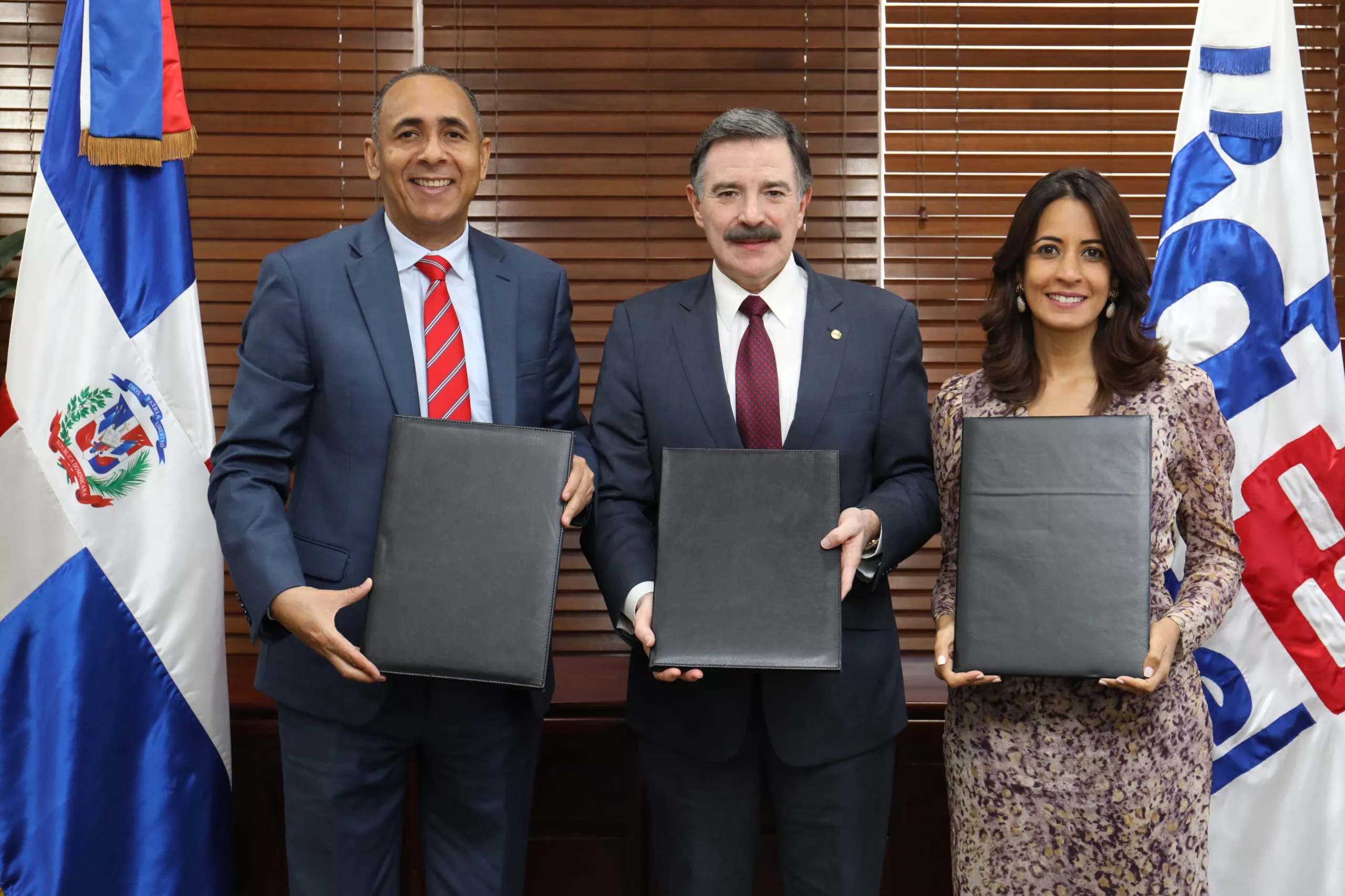 Nelson Arroyo, Rogelio Viesca y Julissa Cruz