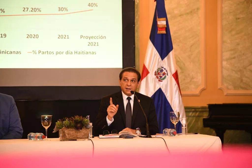 Ministro de Salud informa que el Gobierno ha invertido 10 mil millones en asistencia para parturientas haitianas
