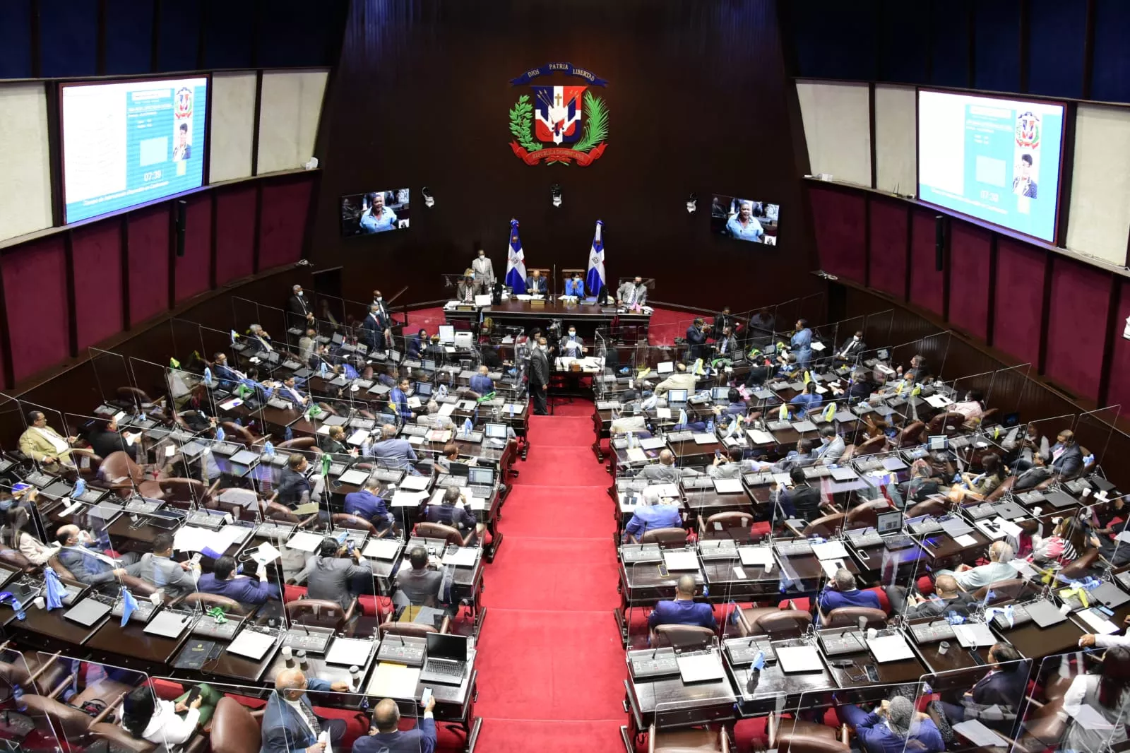 Diputados aprueban contrato Fideicomiso para desarrollo transporte masivo de RD