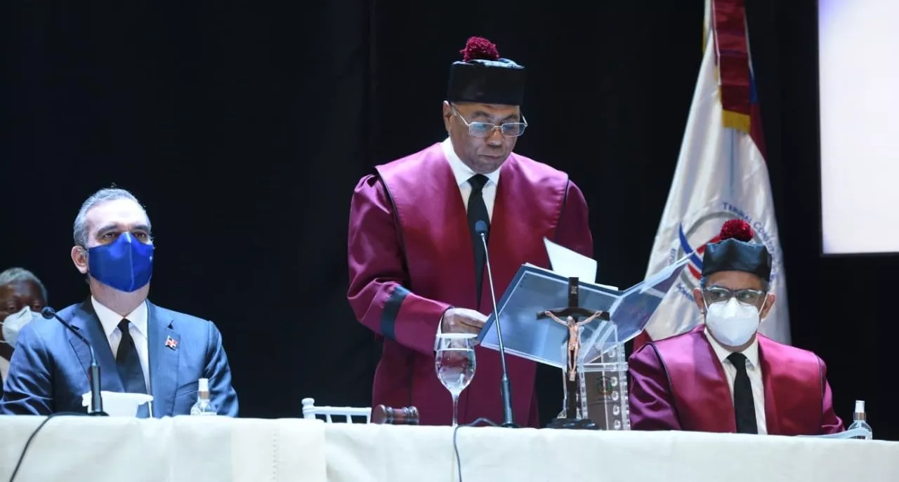 Constitución, Milton Ray Guevara