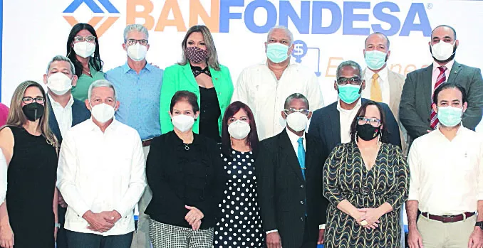 Personal ejecutivo de Banfondesa y gerentes de sucursales.
