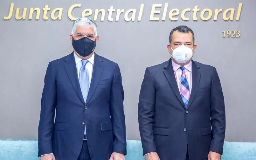 Miguel Vargas Maldonado y Román Jáquez, presidente de JCE.