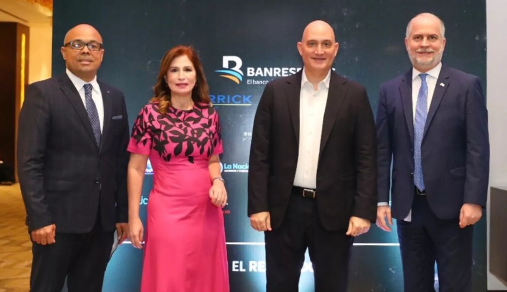 Jairon Severino, Circe Almánzar, Pavel Isa Contreras y Alejandro Fernández durante primer Foro Económico 2021.  AGENCIA FOTO