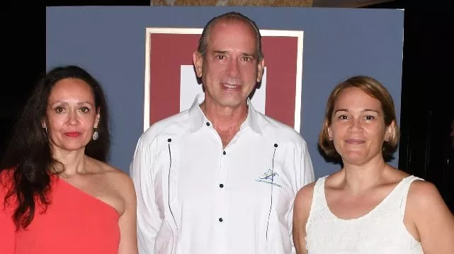Sandra Barrera, Peter Flook y Roxana Segura.