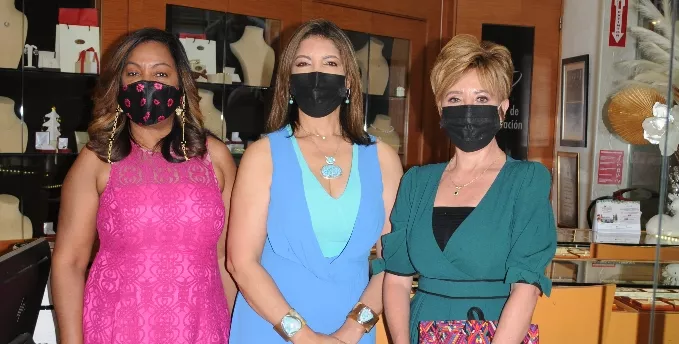 Amarilys Durán,  Rita Soriano y Rossy Rivera de Coxaj.