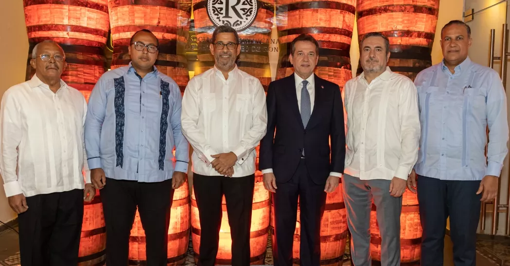 Salvador Ramos, Lorenzo Ramírez, Augusto Ramírez, Ito Bisonó, Alberto Nogueira y Ángel David Taveras Difo.