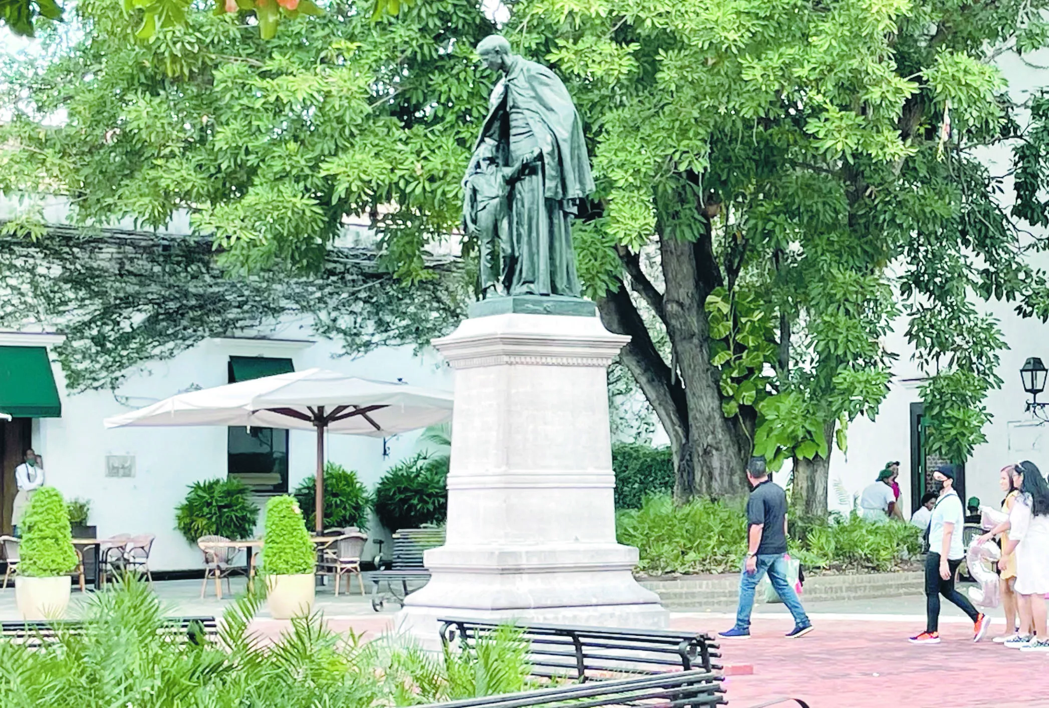 Parque padre Billini, un encantador remanso dentro de la Ciudad Colonial.   Cesar Langa Ferreira.