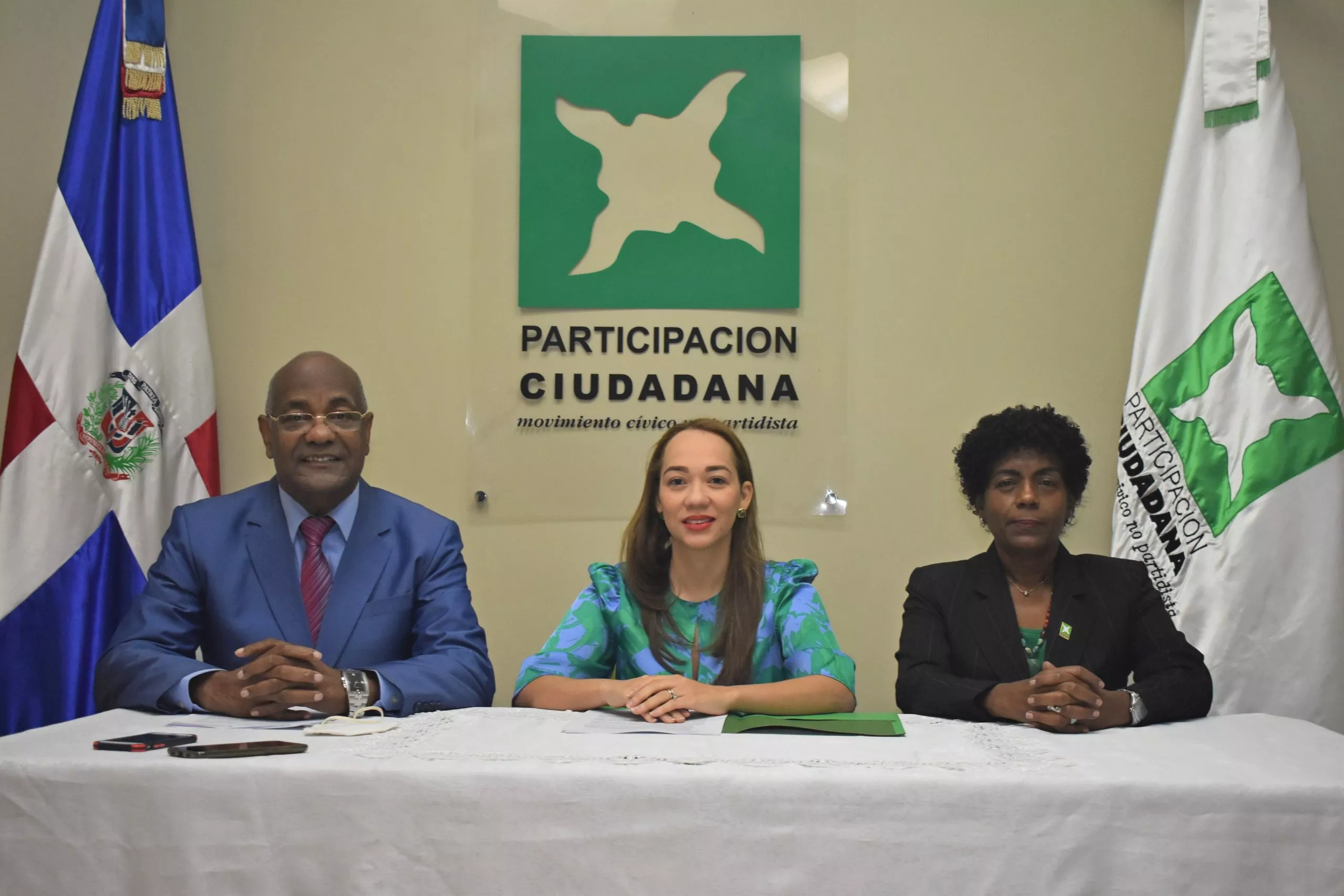 El balance del 2021 es positivo para la República Dominicana. El pueblo dominicano una vez más ha mostrado su capacidad para enfrentar la adversidad y el año termina con una prometedora recuperación lograda de manera colectiva, tanto en la lucha contra el COVID-19, como en la reactivación económica, a pesar de los factores adversos que todavía persisten. El 2021 también será recordado por el inicio del fin de la impunidad y por comenzar a dar frutos la lucha contra la corrupción que por décadas ha dominado la vida nacional.