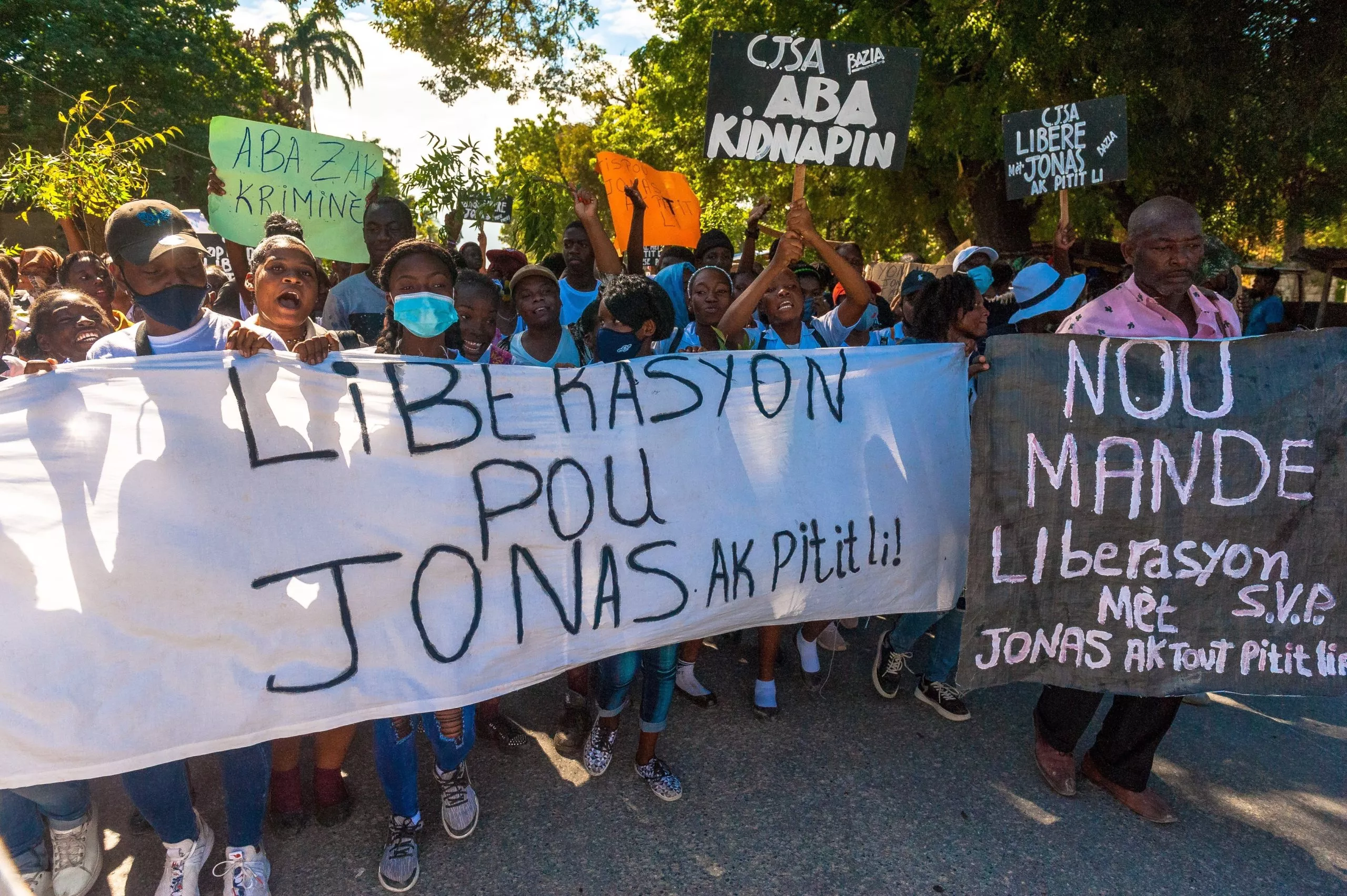 Protestas pidiendo liberación de maestro y su hijo secuestrado