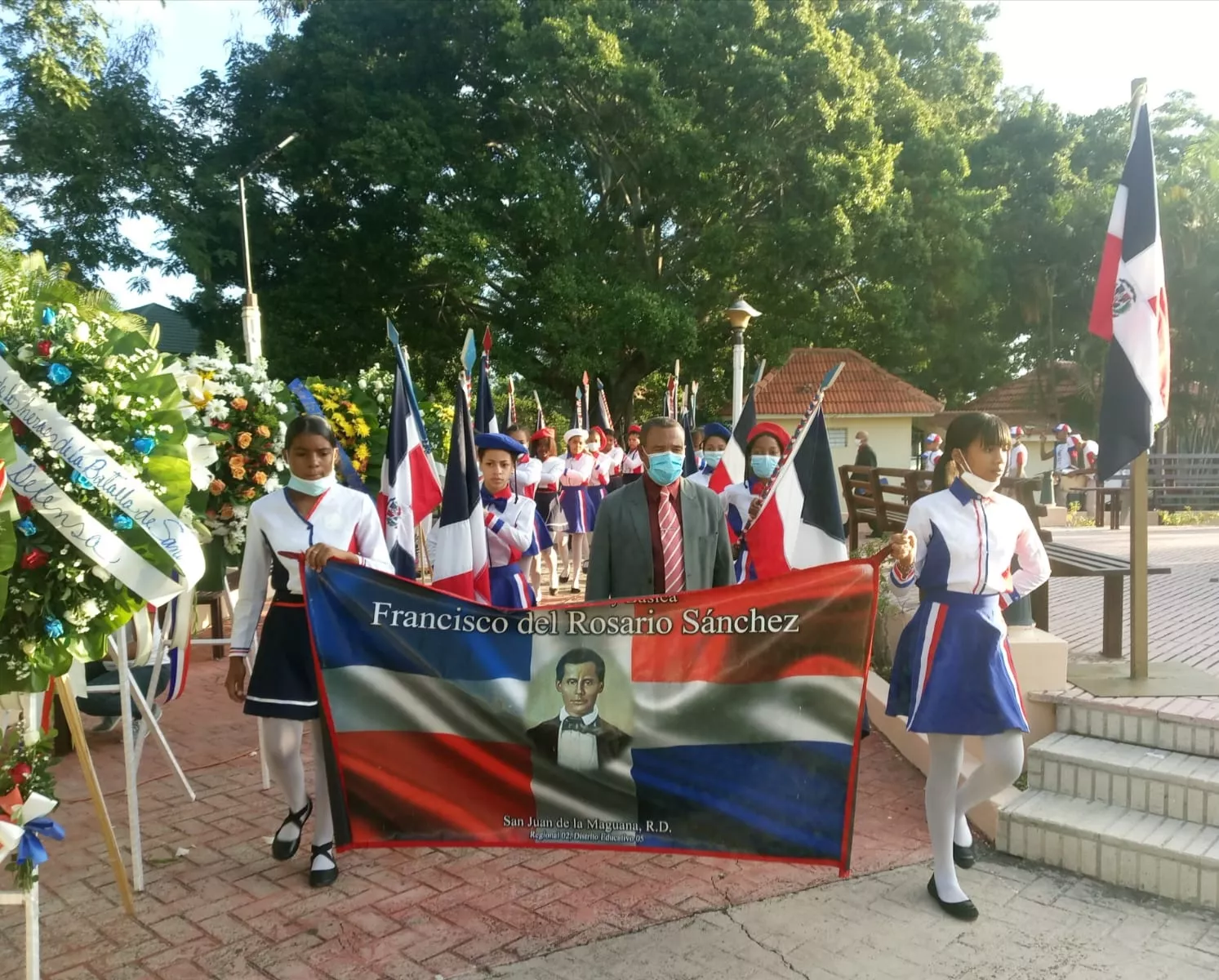 Foto 4 Los estudiantes de los centros educativos que participaron en el acto.