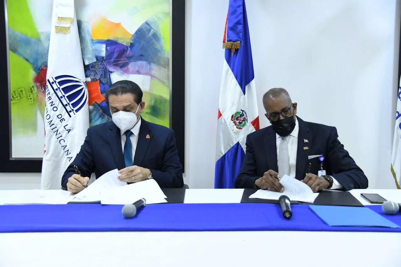 Ministro de Salud, doctor Daniel Rivera y Félix Santana García, director de DIGECOG