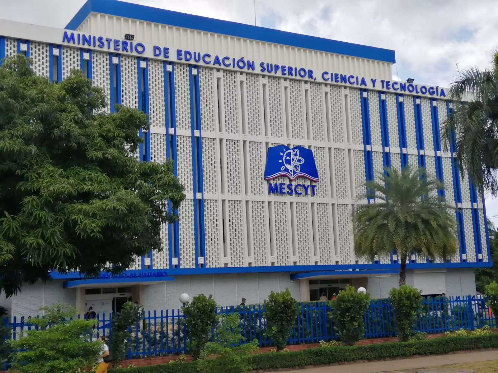 El titular del Mescyt, Franklin García Fermín, dijo estar abierto a seguir reuniéndose con la violinista María Isabel Del Rosario