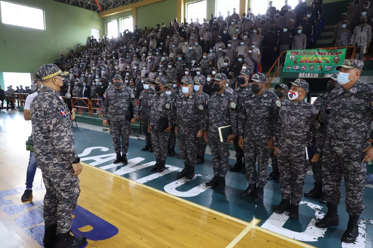 -Agentes policiales listos para garantizar seguridad ciudadana en Navidad, Nochebuena y Año Nuevo.