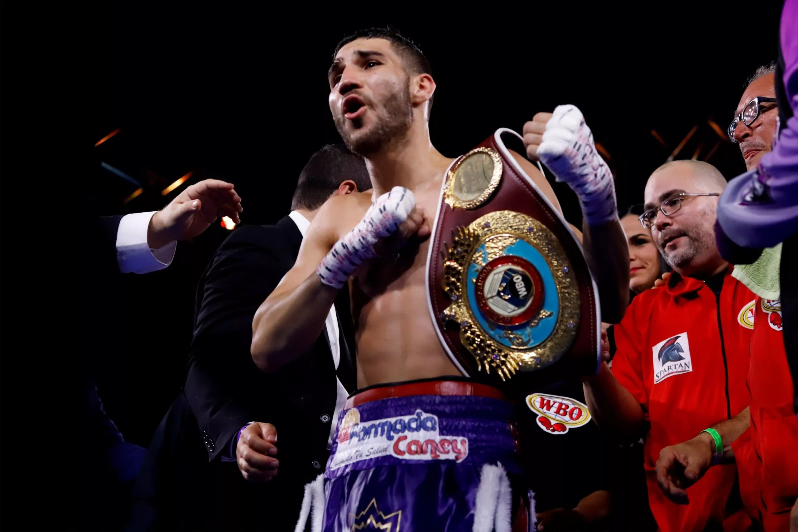 El puertorriqueño Méndez pierde su título mundial de boxeo ante el japonés Taniguchi