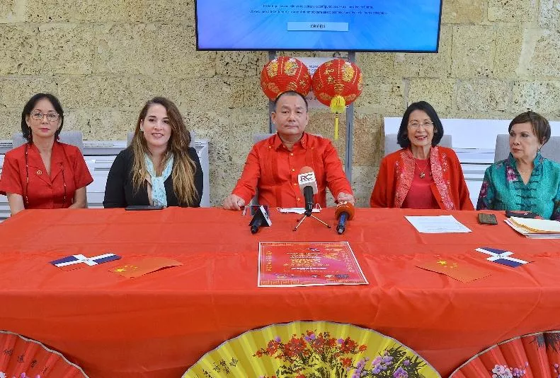 Violeta Joa, Henya Tejeda, Miguel Feng, Clara Joa y Gionguey Sang.