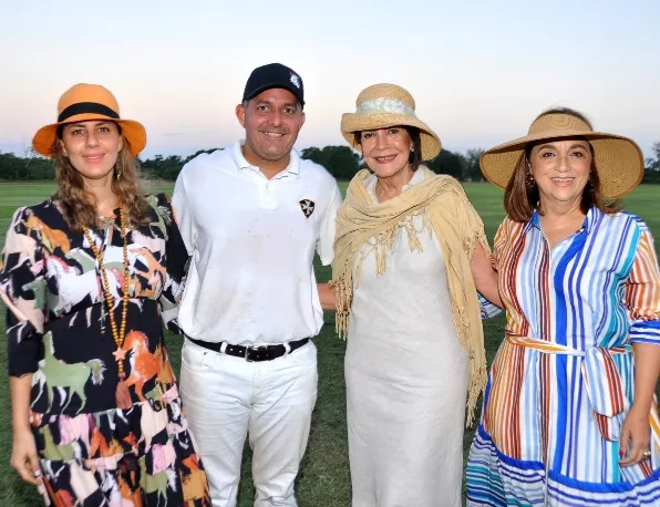 Michelle Vargas, Jesús Arredondo, Marianela Arredondo y Virginia Arredondo.