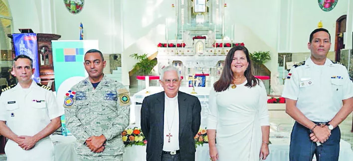 Hugo Goicochea, Carlos Febrillet, monseñor  José Grullón, Sonia Villanueva y Pedro Then.