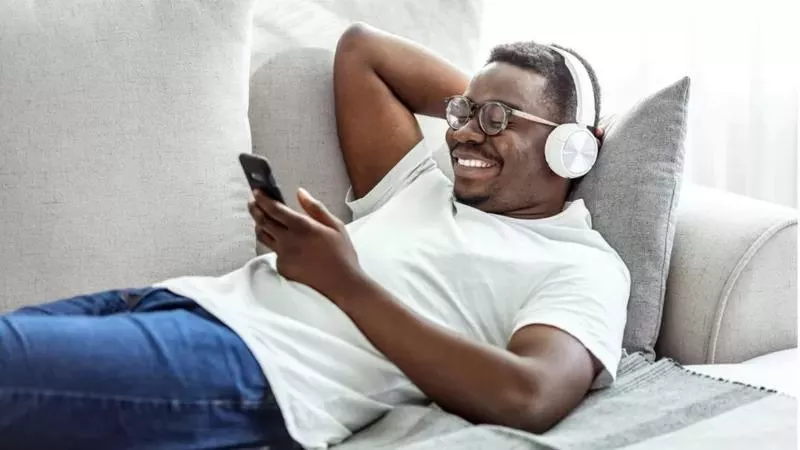 Los expertos dicen que los teléfonos debilitan nuestra cognición FUENTE DE LA IMAGEN,GETTY IMAGES Pie de foto, Los expertos dicen que los teléfonos debilitan nuestra cognición