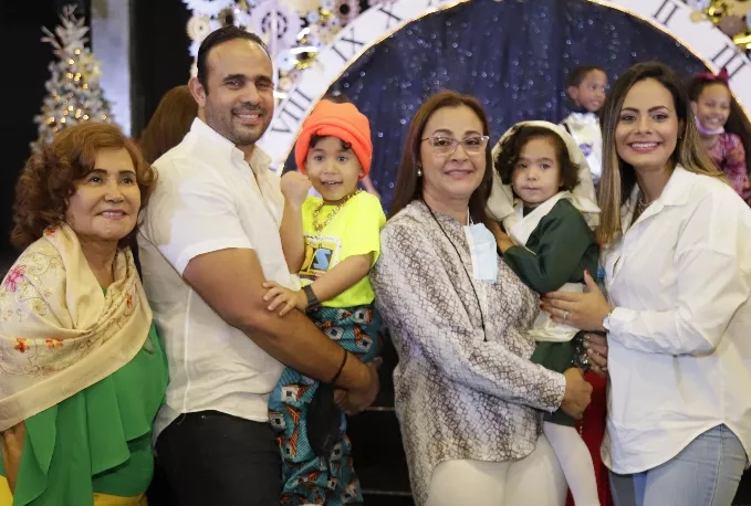 Sonia Romero, Julio Adames, Emmanuel Adames Fernández, Caritina Sánchez, Isabel Adames y Dalia Fernández.