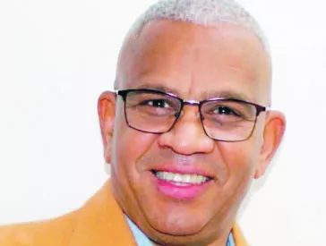 Alexander Sena, fundador de la organización.
