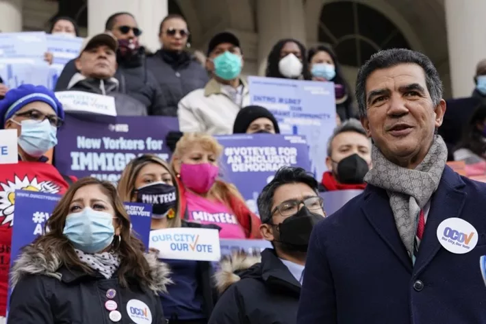 Entra en efecto ley NYC permitirá 800 mil inmigrantes votar en elecciones