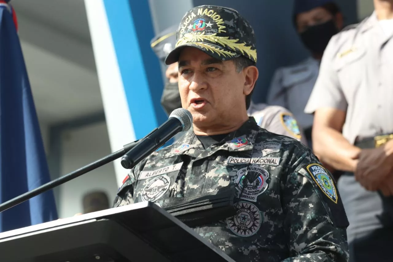 Mayor general Alberto Then instruye agentes en Policía de Proximidad
