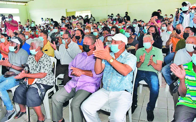 Asistentes al acto en el sector Los Guaricanos.