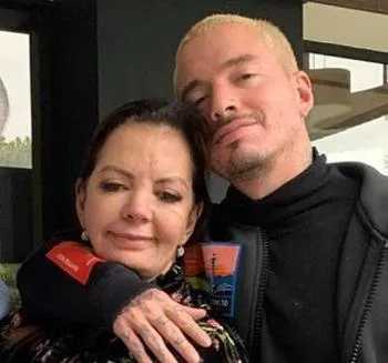 J Balvin está preocupado por su madre.
