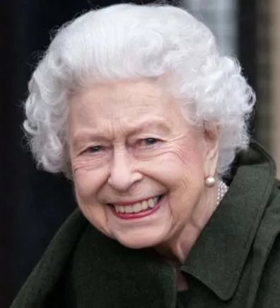 Isabel II padece Covid leve.