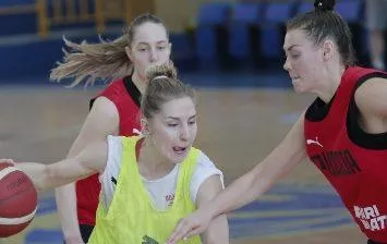 Jugadoras rusas  entrenando en club Mauricio Báez.