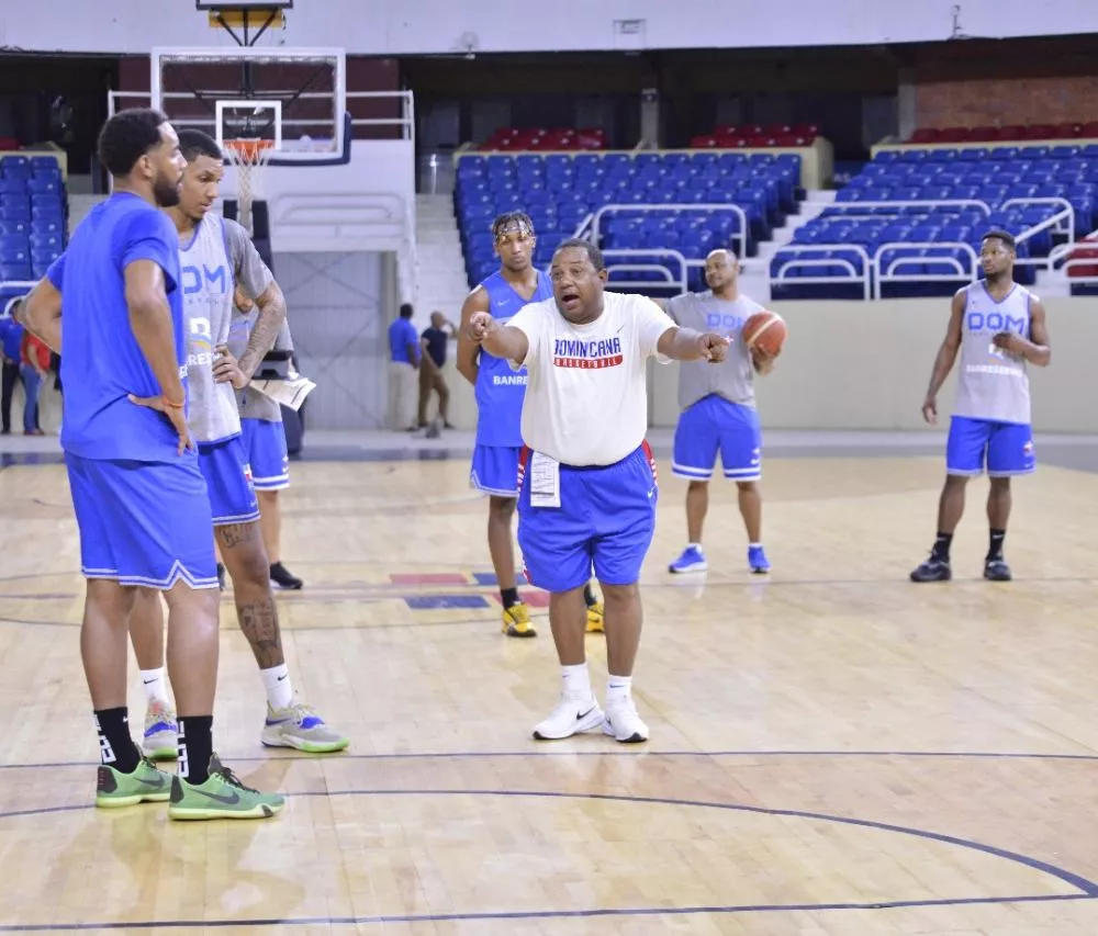 Melvyn López, dirigente selección nacional de baloncesto