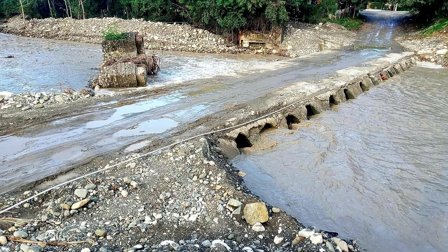 ULTIMAS LLUVIAS VUELVEN A INCREMENTAR CAUCES DE RÍOS Y ARROYOS EN PROVINCIA PUERTO PLATA (2)