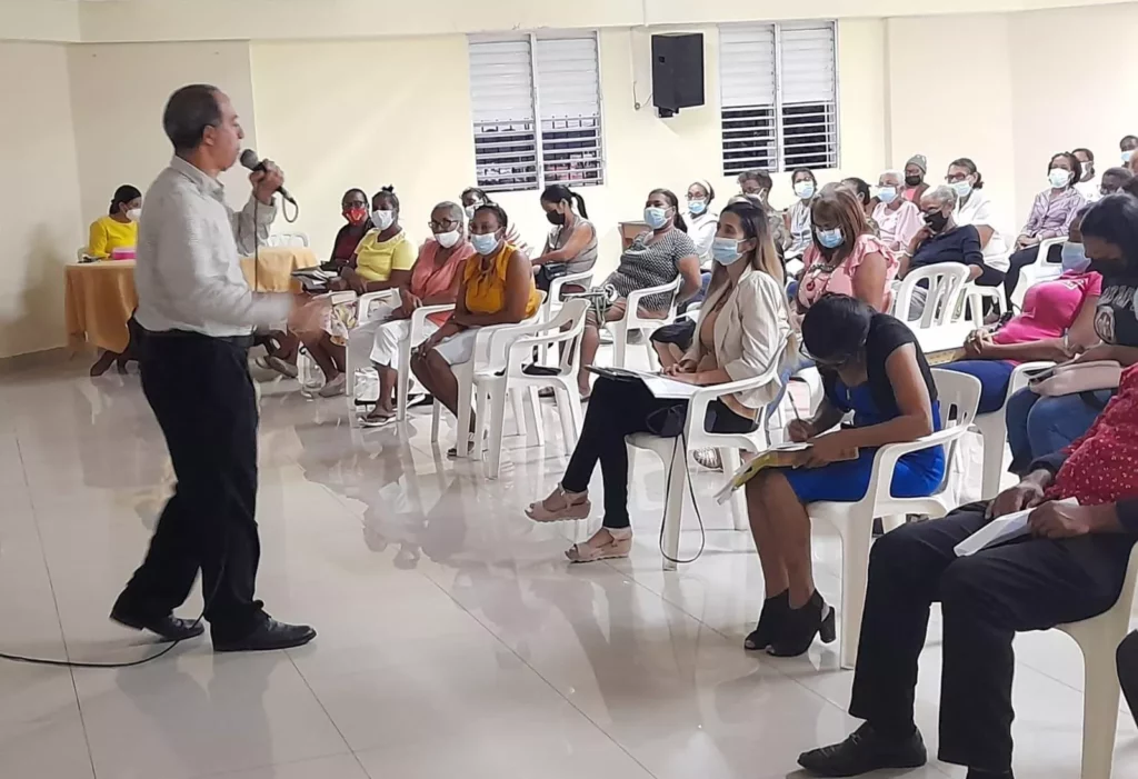 Inauguran Escuela de Formación para Laicos doña Plácida Rodríguez en Sabana Perdida