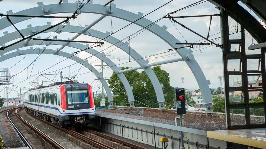 Las operaciones del Metro se suspenderán parcialmente (en el tramo de las estaciones elevadas de la línea 1) este domingo 20 de febrero de 7:00 a.m. a 05:00 p.m. desde la estación Máximo Gómez hasta la estación Mamá Tingó y en coordinación con la Omsa se dispondrán rutas alternas en dicho tramo.