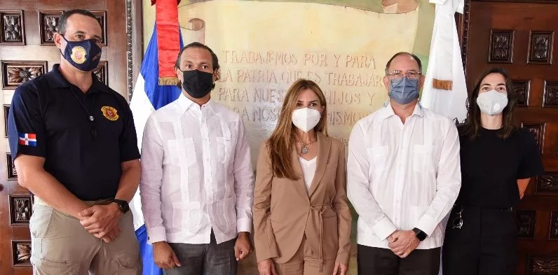 Iván Gómez, Juan Tomás Díaz, Carolina Mejía, Eric Díaz y María Batlle.