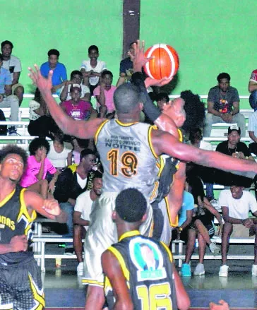 Acción del pasado torneo basket U-25