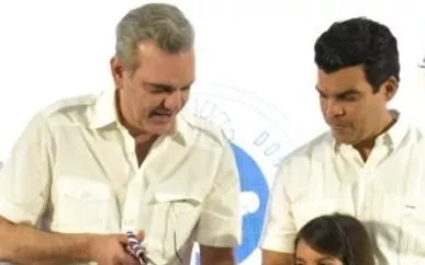 Presidente Abinader realizó  el corte de la cinta.