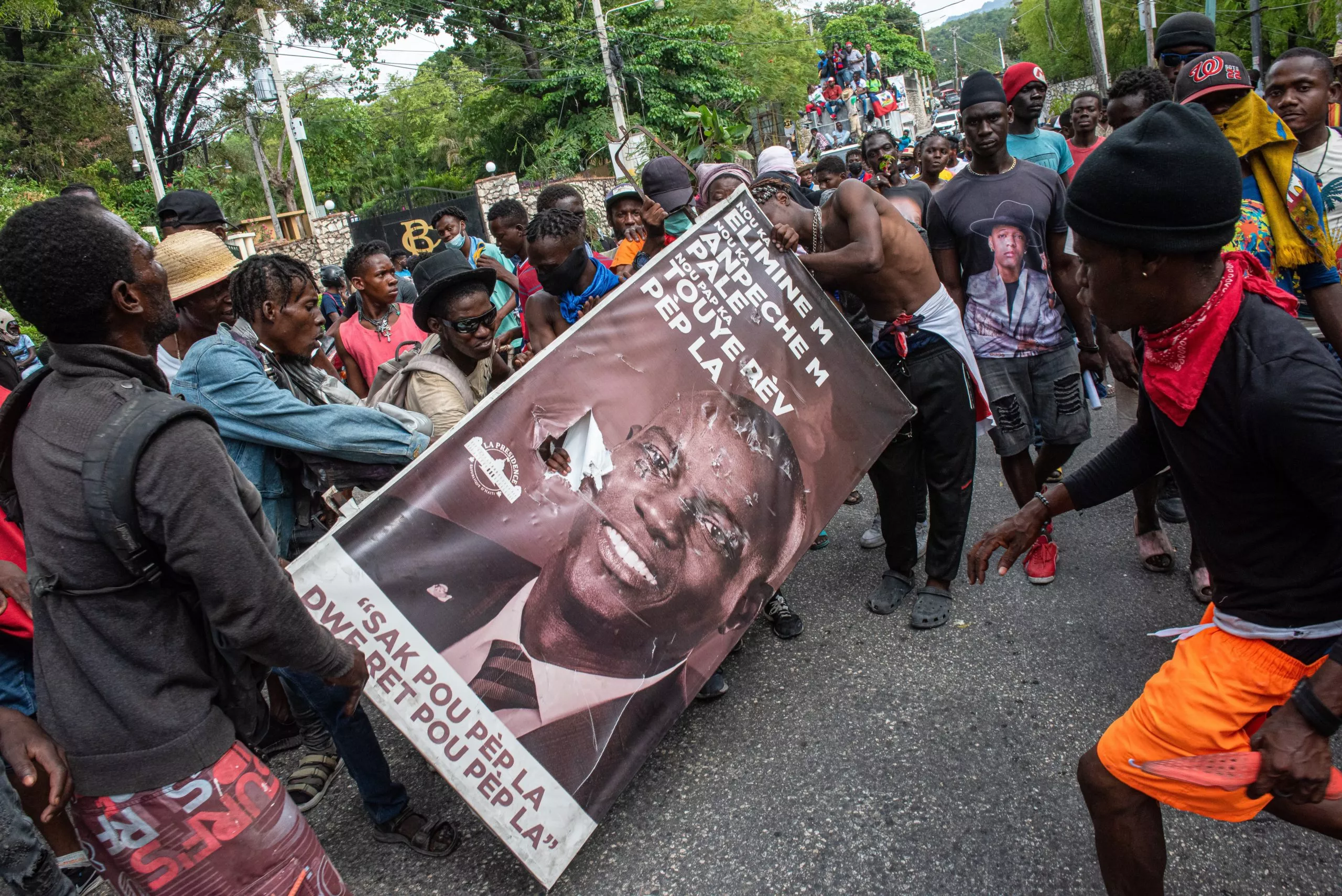 Miles de haitianos se toman las calles por segundo día para protestar contra la inseguridad
