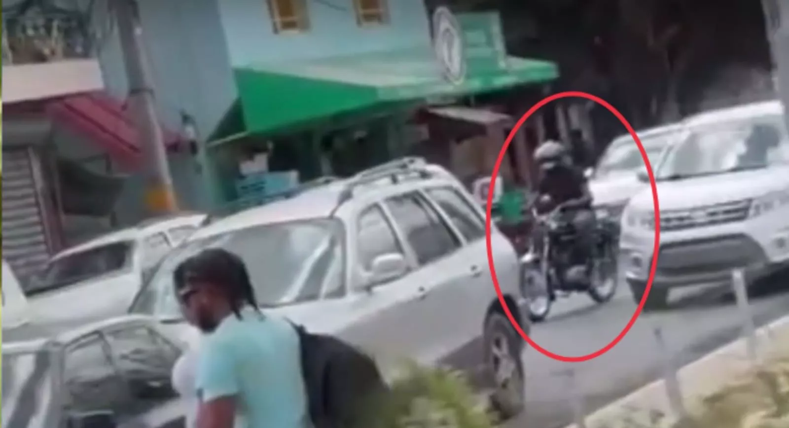 -Le ocupan carro, motocicleta, dos celulares y prenda robada.