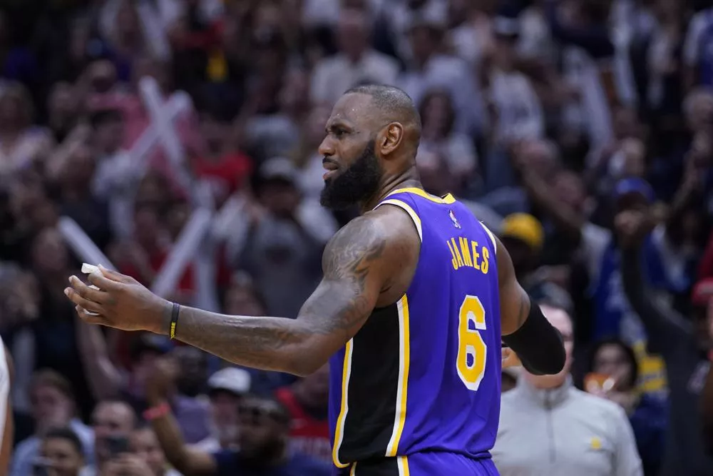 LeBron Jmaes – Lakers