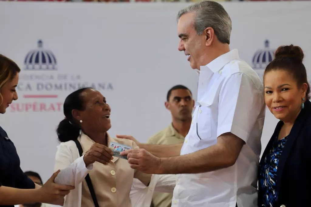 WhatsAppSupervisa jornada ampliada de Supérate donde inició la inclusión, a partir de hoy, de 300 mil comunitarios en el subsidio Aliméntate, anunciado en su discurso de rendición de cuentas del 27 de febrero. Image 2022-03-04 at 6.15.24 PM