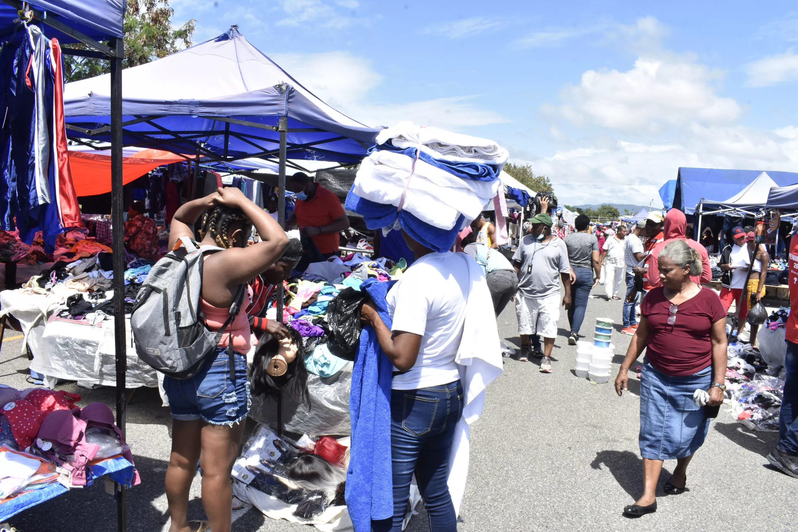La pulga, al lado del Merca Santo Domingo/foto Jose de León
